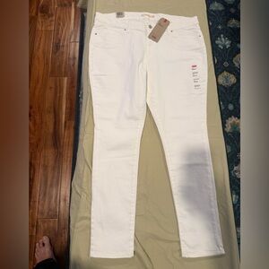 NWT Levi’s 711 Skinny Jeans – White – Size 18 Medium (W34 L30)